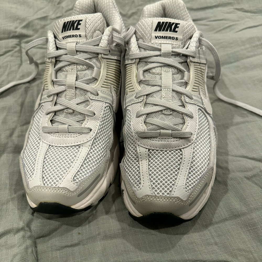 Nike Vomero 5